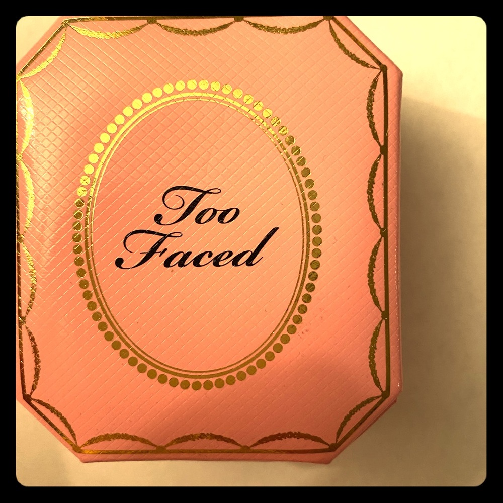 Too faced pink Diamond highlighter